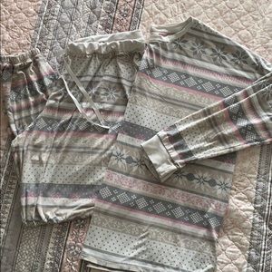 Gently Worn Simply Vera PaJama Set. Bottom and top